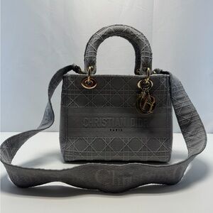 Lady dior medium size